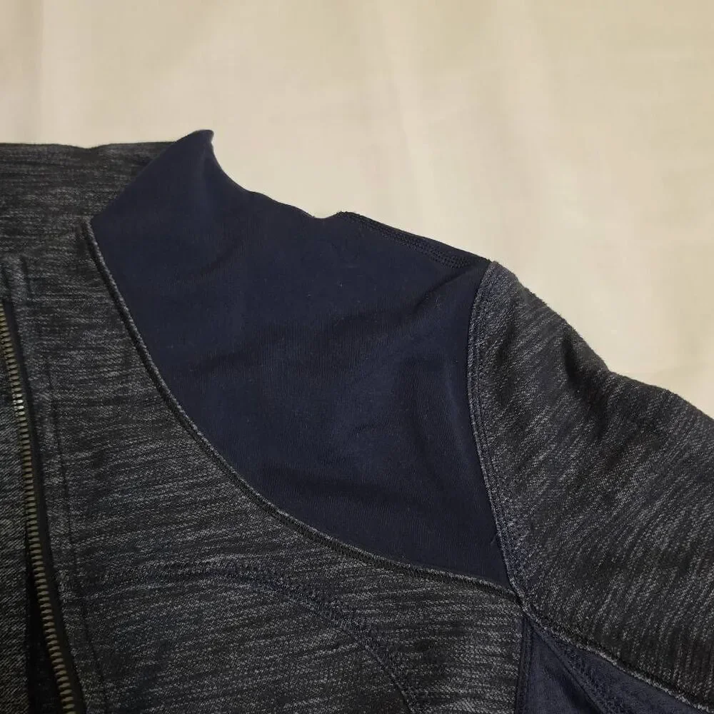 Lululemon Forme Jacket in a Slub Denim Inkwell color Size 10